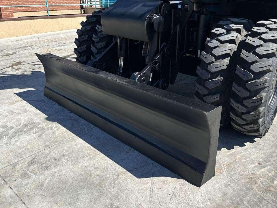 Hitachi ZX170W-5B 4X4 Photo 8