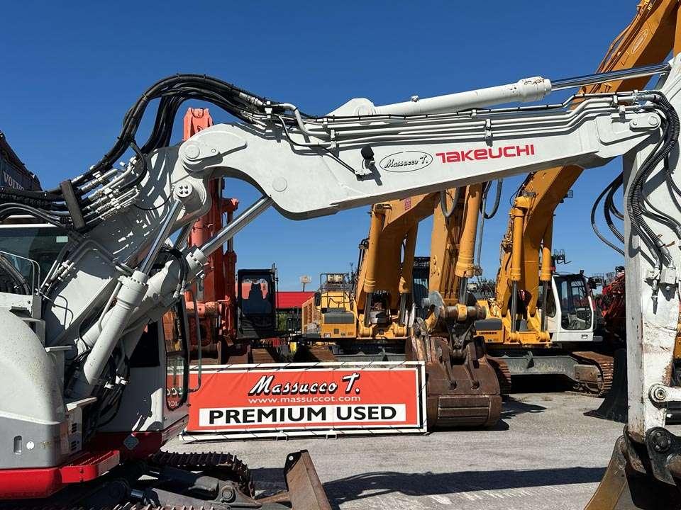 Takeuchi TB2150R Photo 11