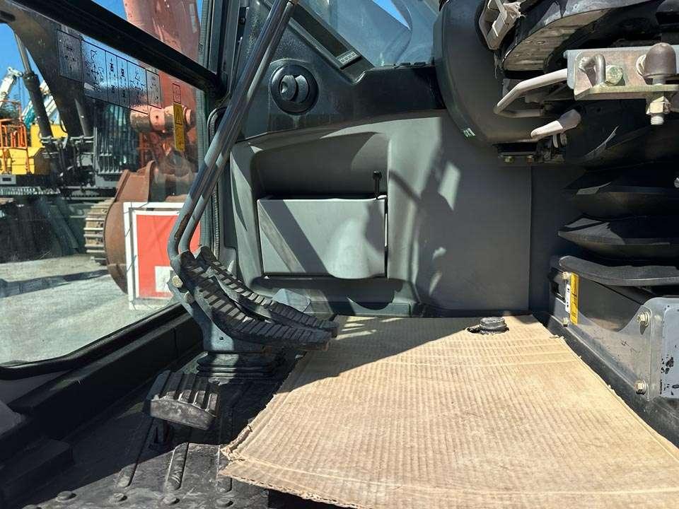 Takeuchi TB2150R Photo 16