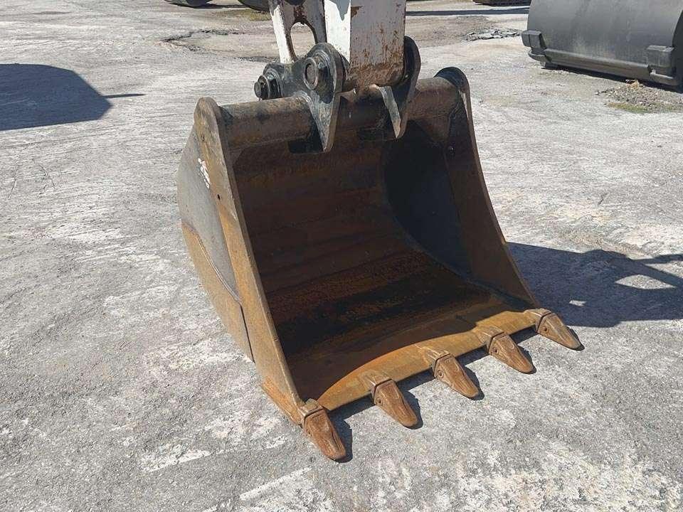 Takeuchi TB2150R Photo 9