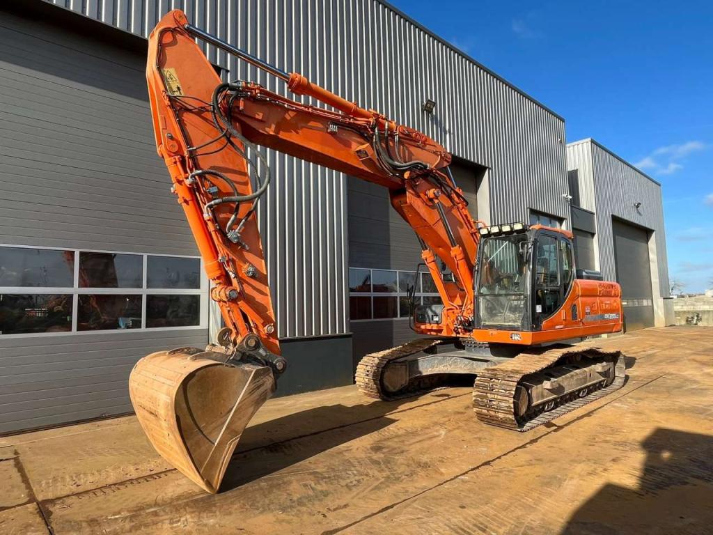 Doosan DX255LC-3 Photo 2