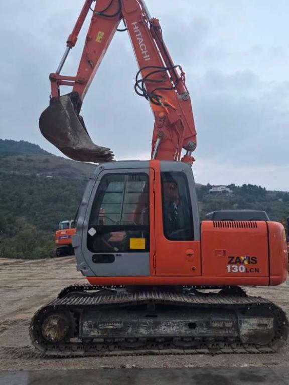 Hitachi ZX130 Photo 1