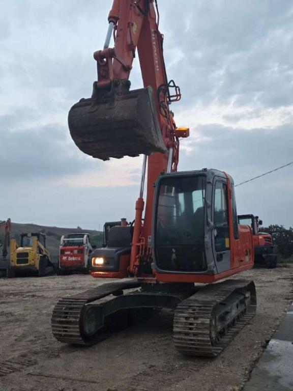 Hitachi ZX130 Photo 3
