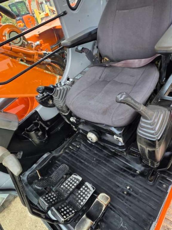 Hitachi ZX130 Photo 6