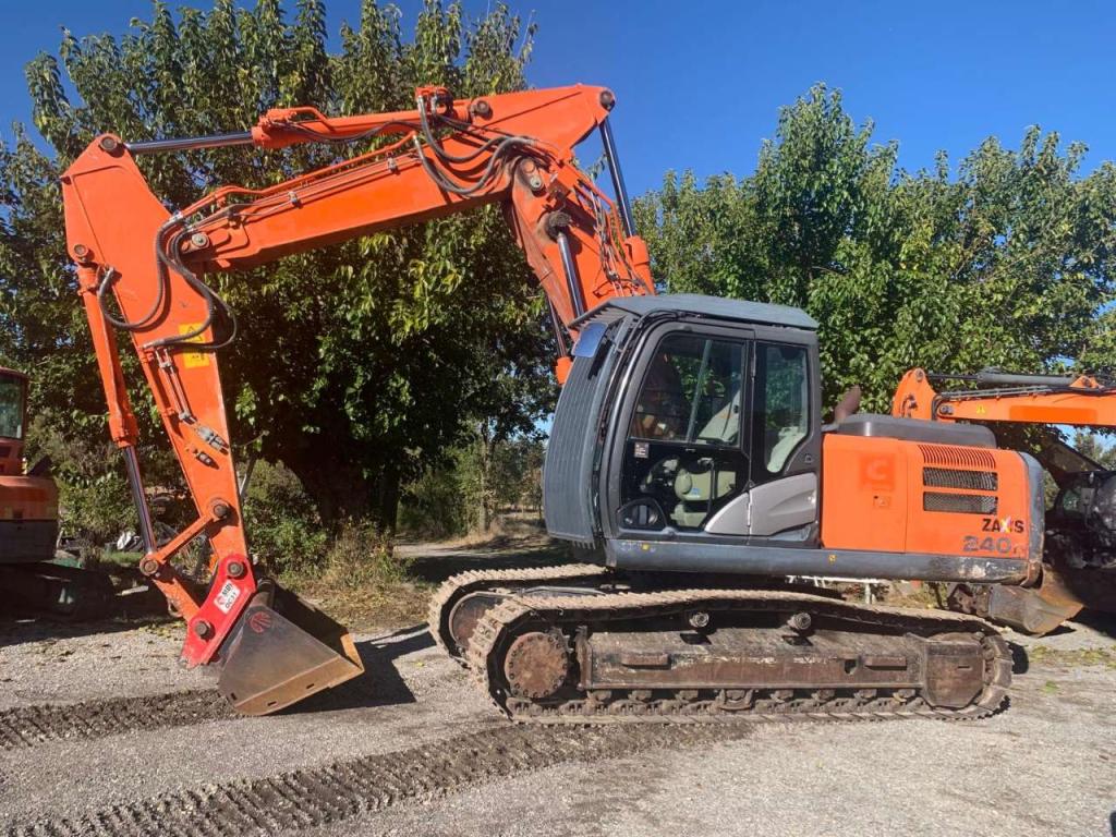 Hitachi ZX135US-5B Photo 12