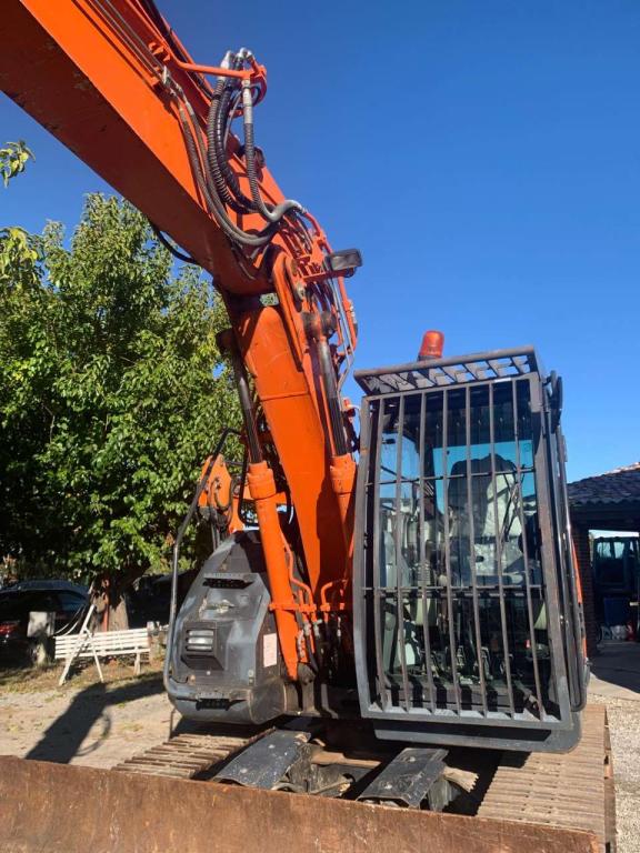 Hitachi ZX135US-5B Photo 17