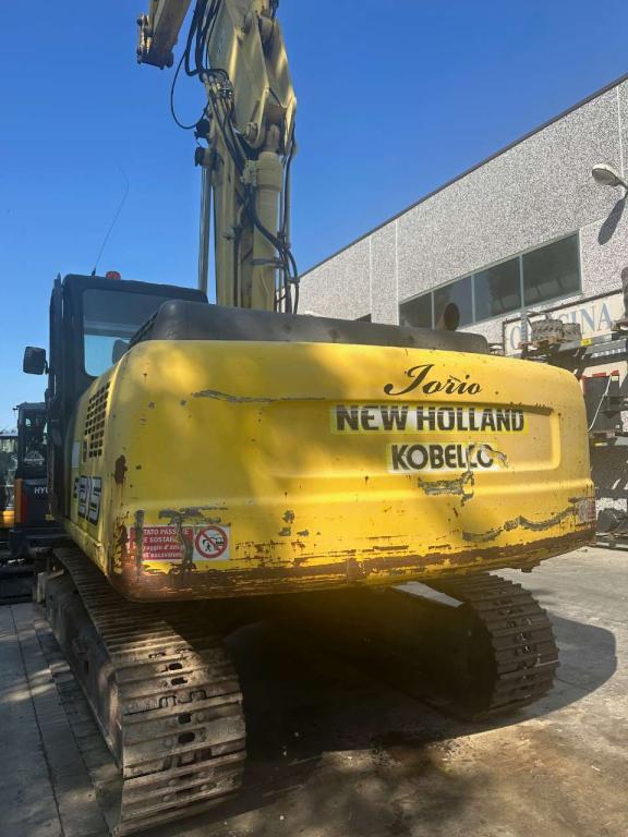 New Holland E215 Photo 2