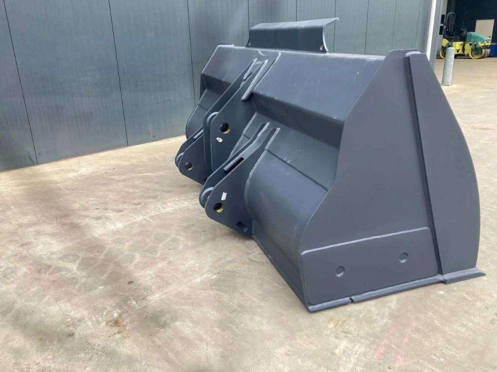 Volvo L120F Photo 7