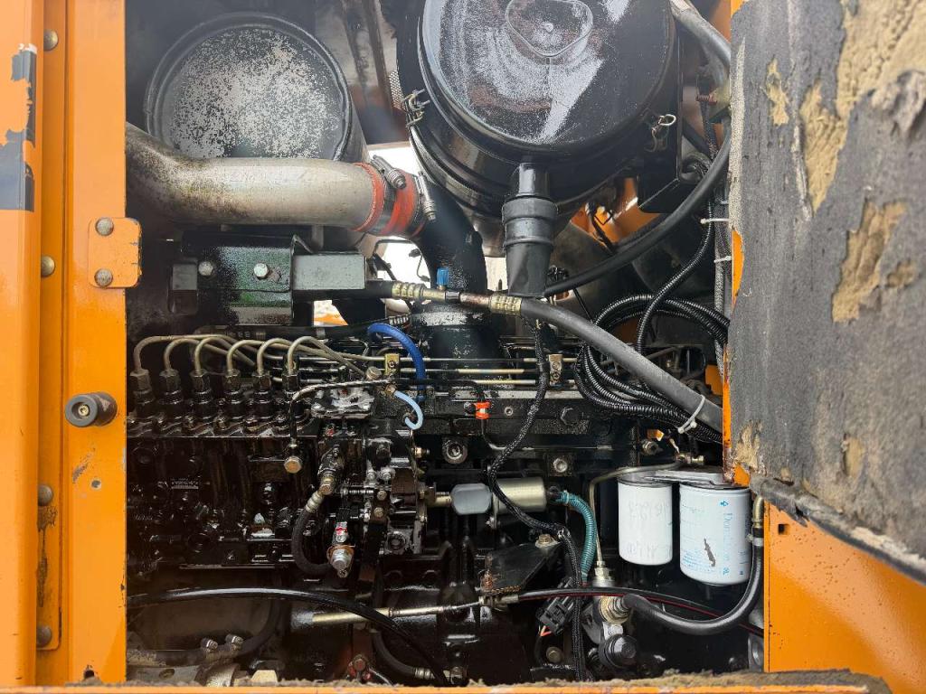 Case 821C Photo 14