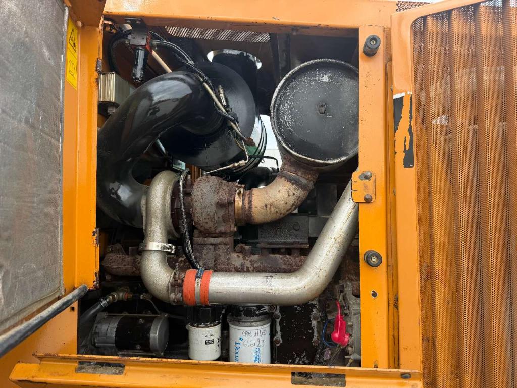 Case 821C Photo 15