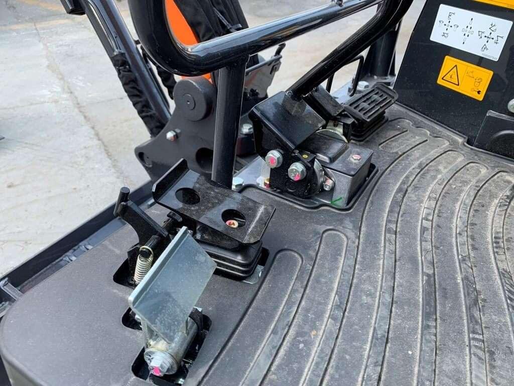 Hitachi ZX17U-6 YR Photo 7