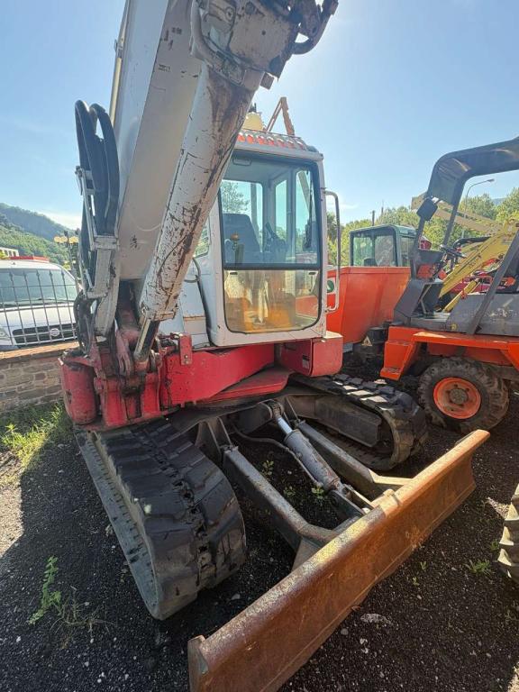 Takeuchi TB80FR Photo 1
