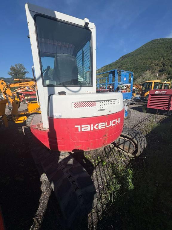 Takeuchi TB80FR Photo 4