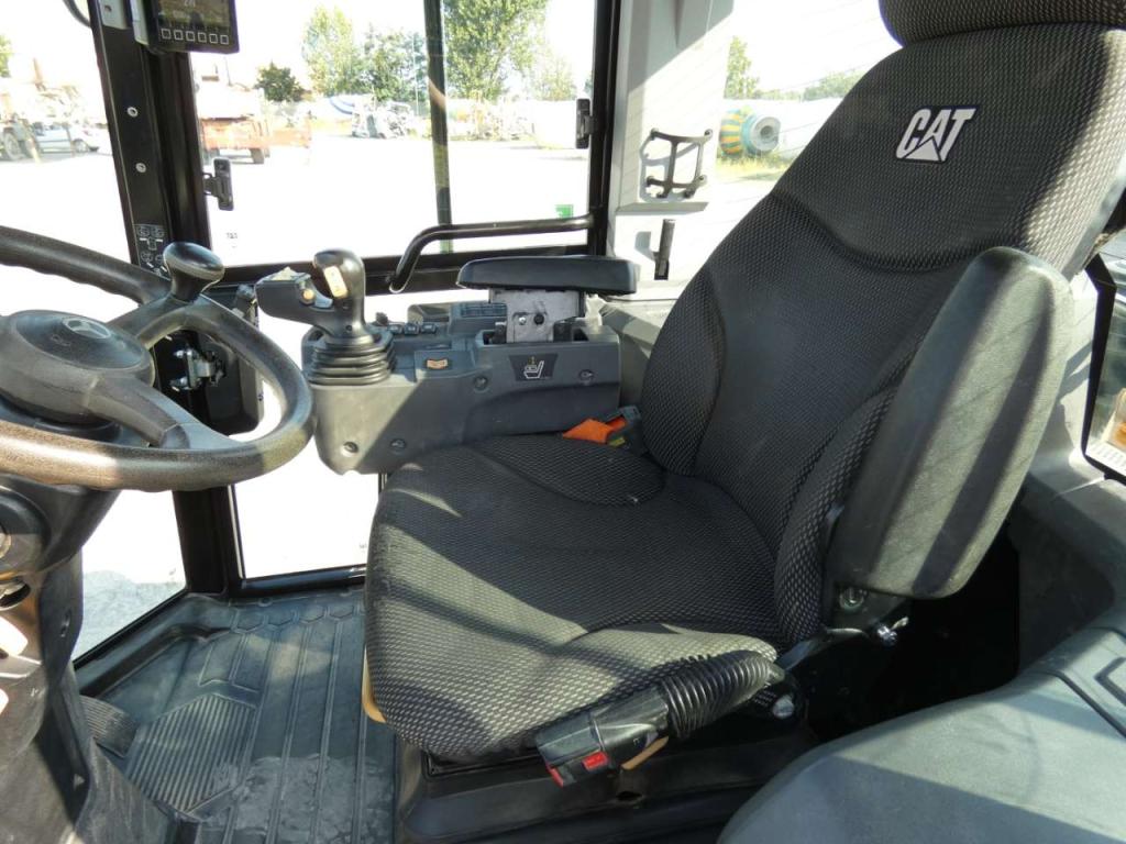 Caterpillar 908 Photo 12