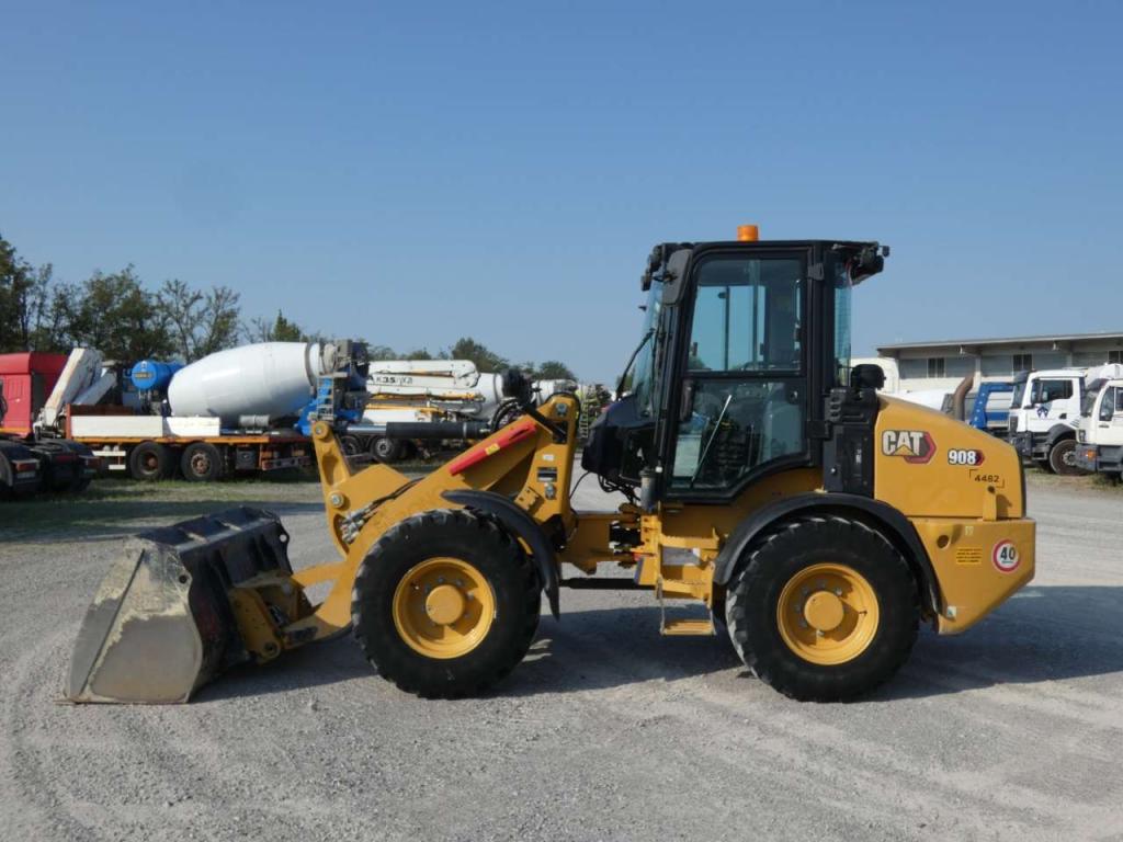 Caterpillar 908 Photo 2