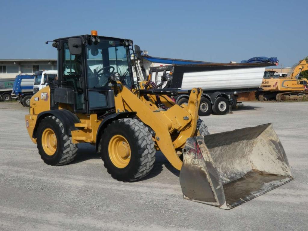 Caterpillar 908 Photo 3
