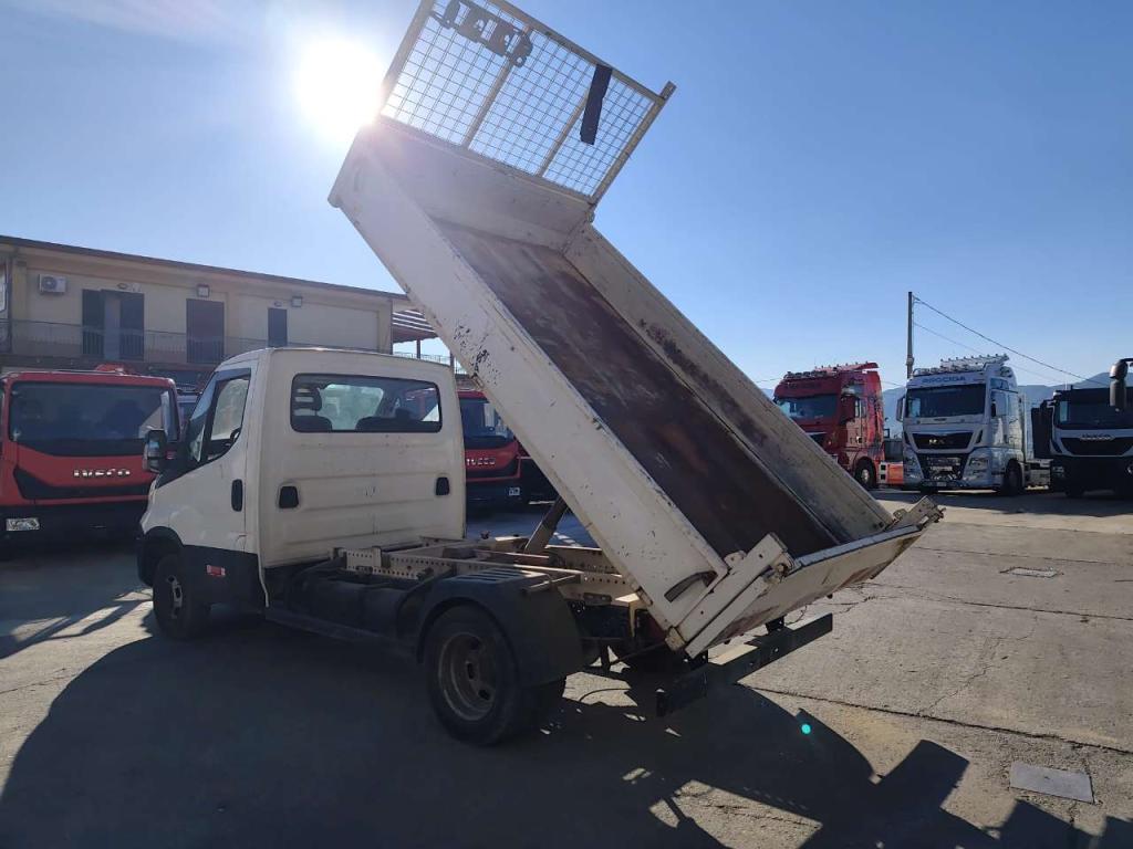 Iveco DAILY 35-120 Photo 2
