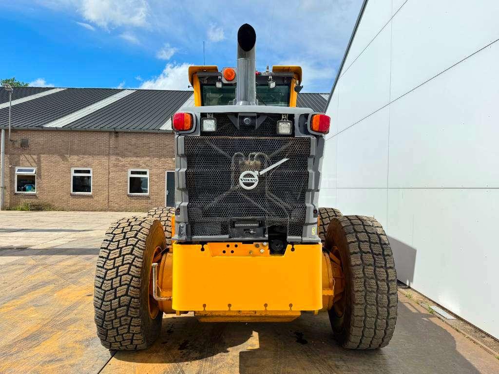 Volvo G946B AWD 6x6 - EPA Certified / 4.27m Blade / Came Photo 4