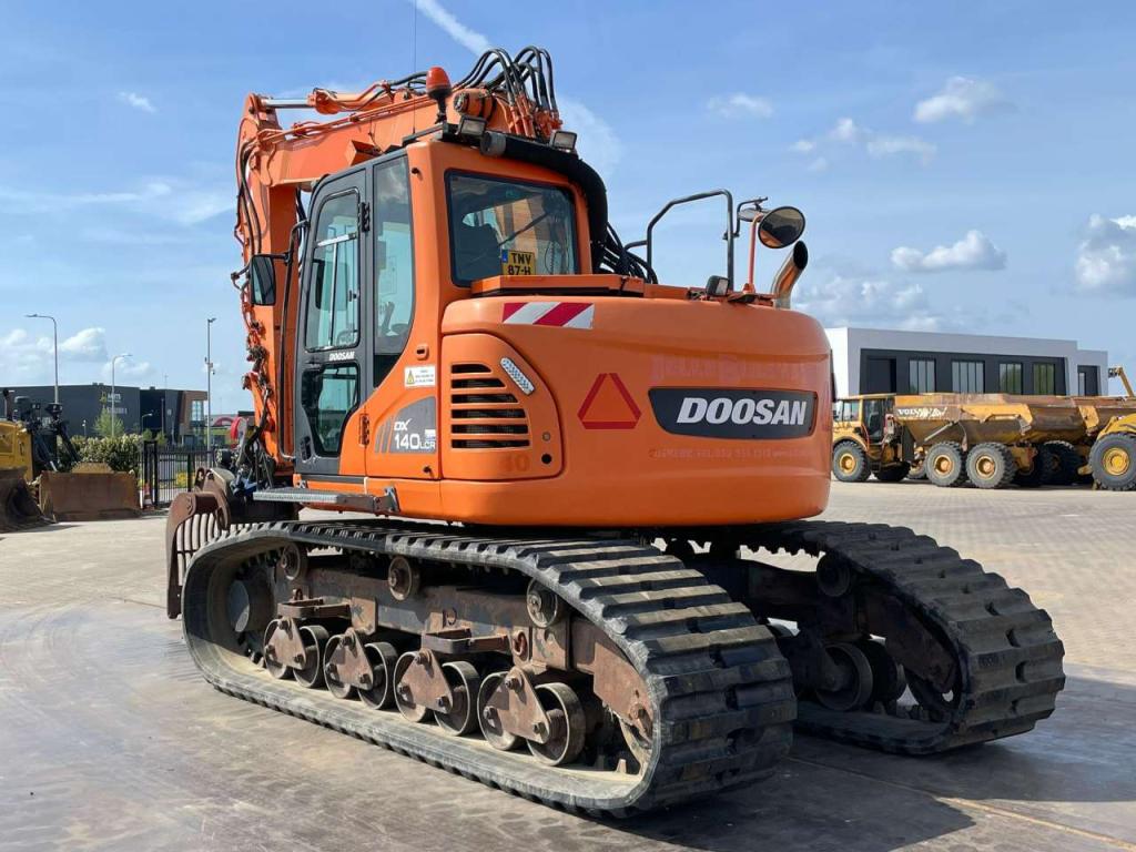 Doosan DX140LCR Photo 3