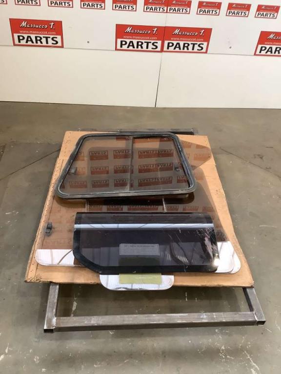 Verre pour Fiat Hitachi 200 E -  cabina Photo 1