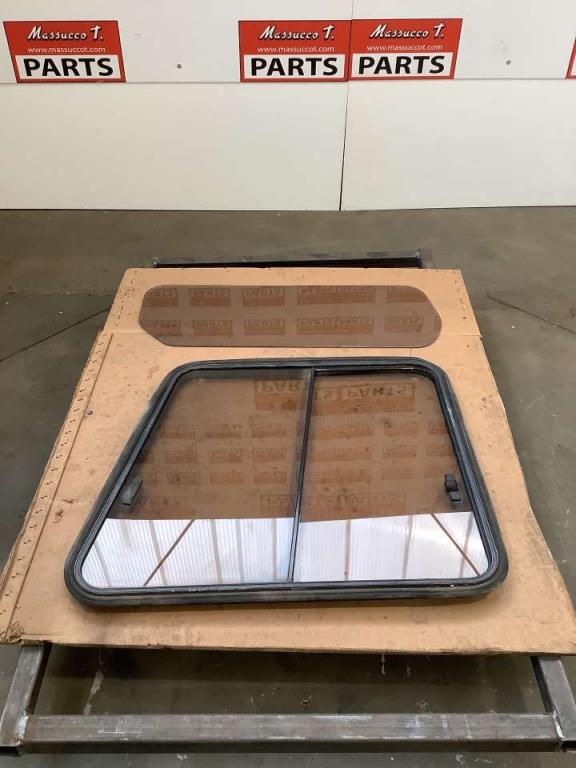 Verre pour Fiat Hitachi 200 E -  cabina Photo 4