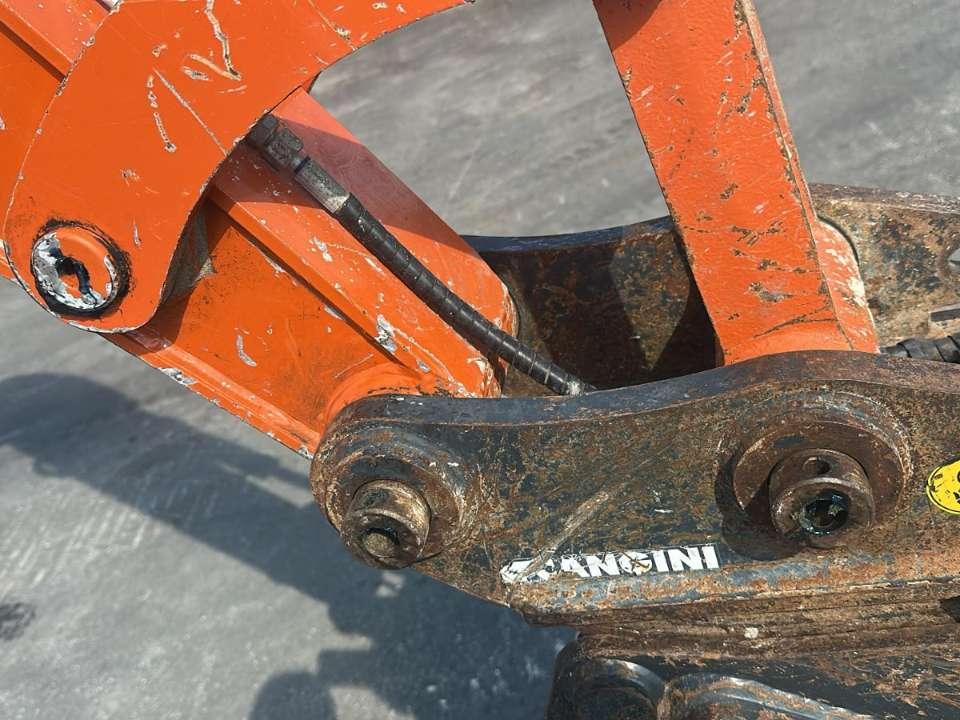 Hitachi ZX 55U - 6 Photo 4
