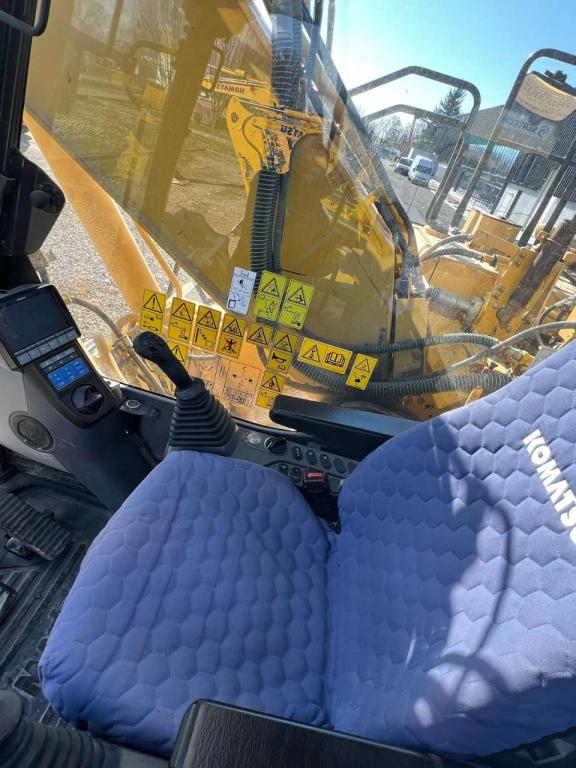 Komatsu PC210LCi-11 Photo 10