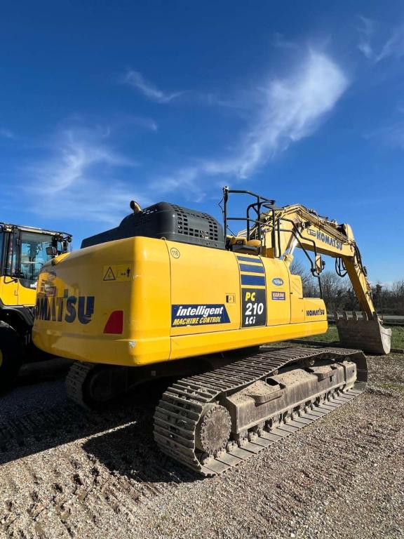 Komatsu PC210LCi-11 Photo 4
