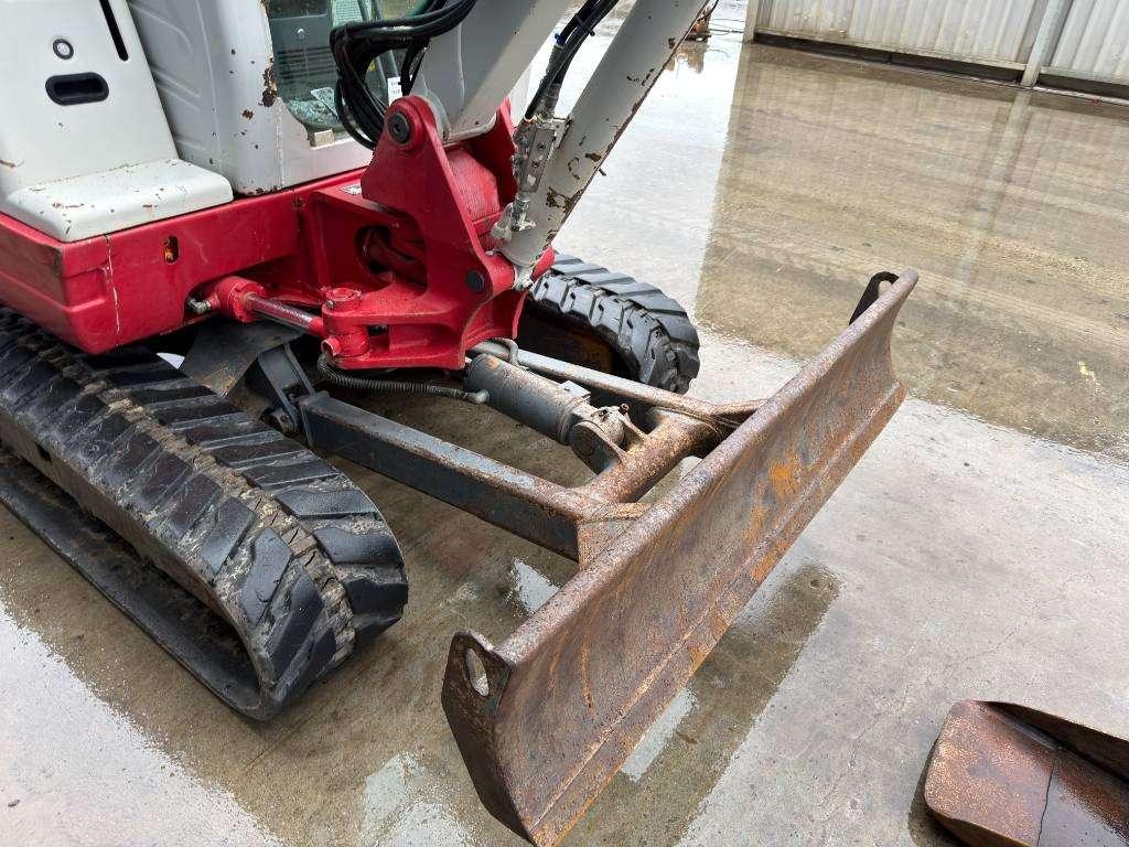 Takeuchi TB235 Photo 16