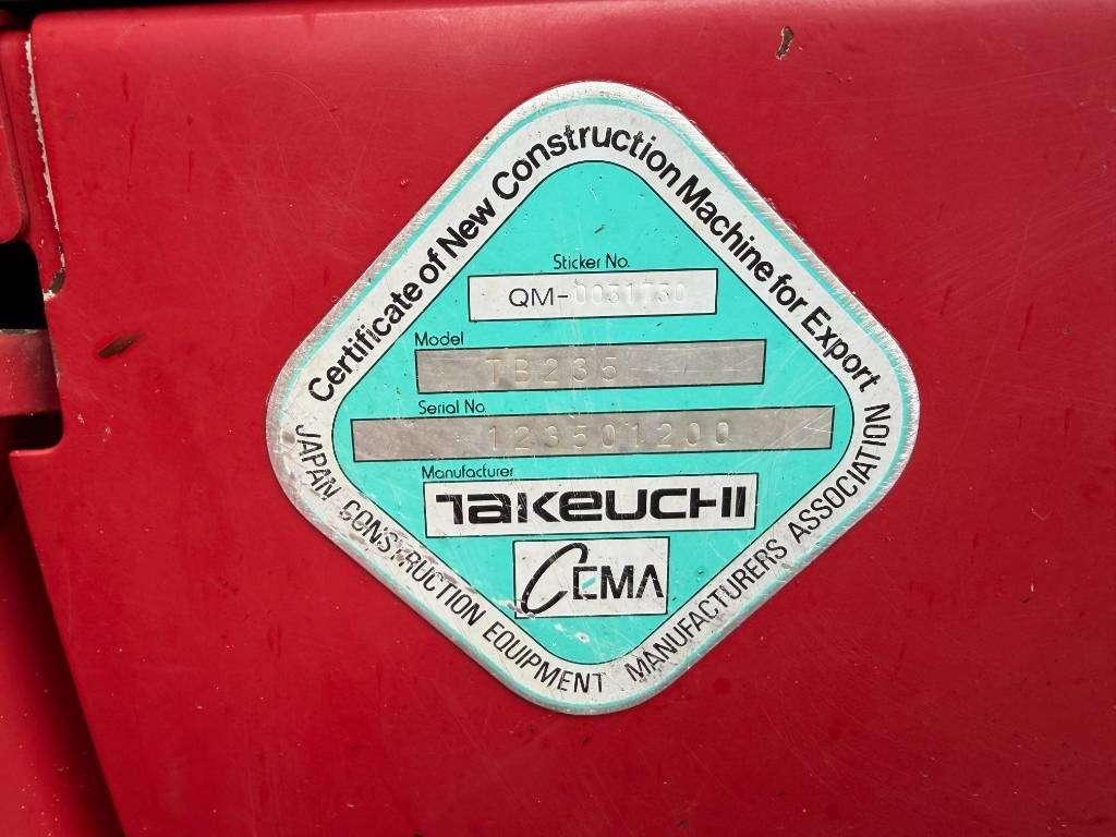 Takeuchi TB235 Photo 19