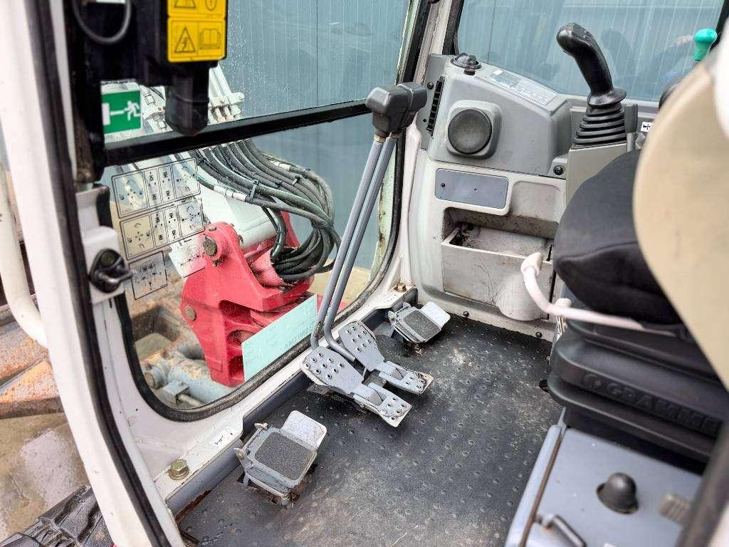 Takeuchi TB235 Photo 22