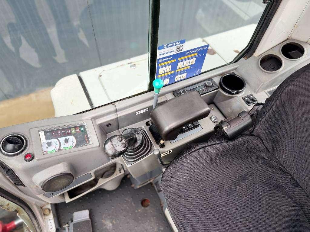 Takeuchi TB235 Photo 23