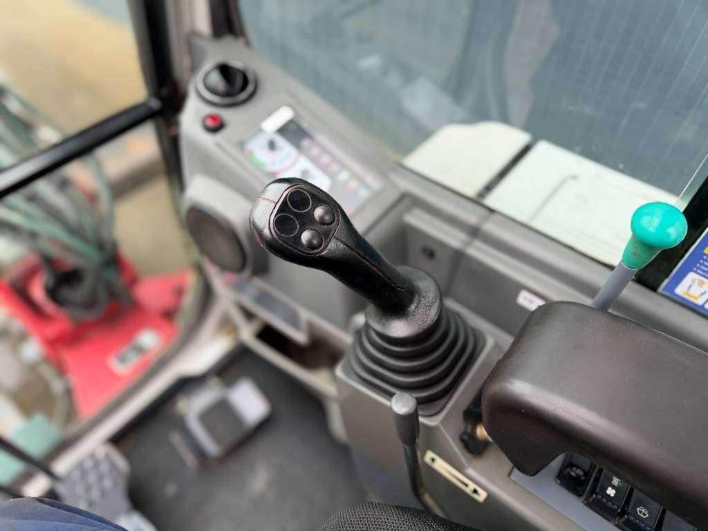 Takeuchi TB235 Photo 24