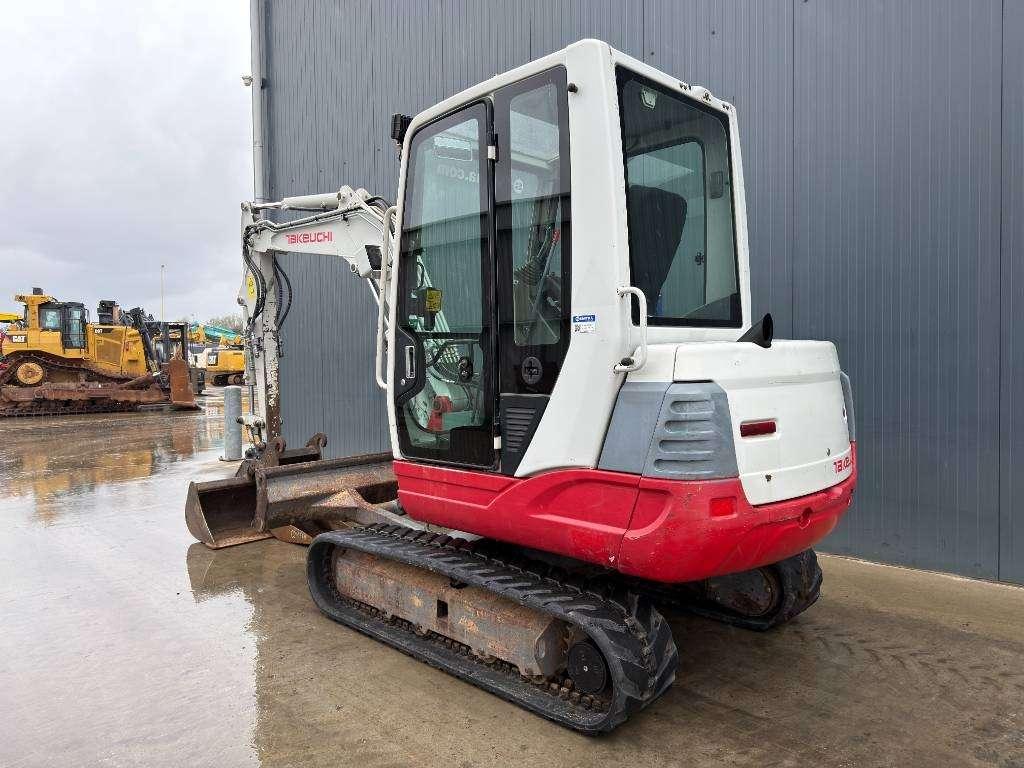 Takeuchi TB235 Photo 3
