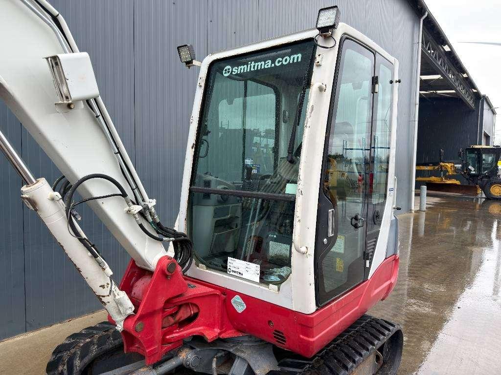 Takeuchi TB235 Photo 5