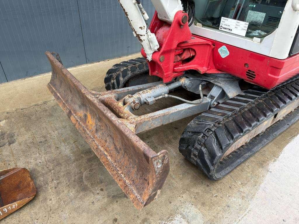Takeuchi TB235 Photo 6