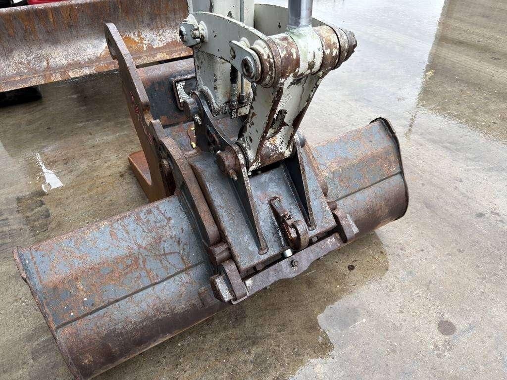 Takeuchi TB235 Photo 9