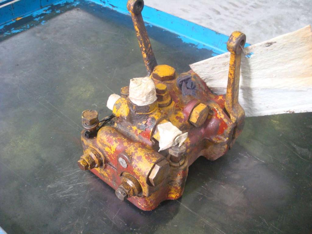 Distributeur d'embrayage de direction pour Fiat Allis AD 20 Photo 3