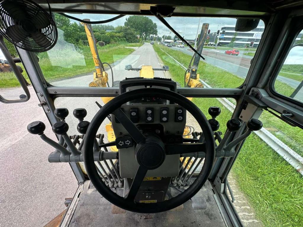 Caterpillar 120K Motor Grader Photo 19