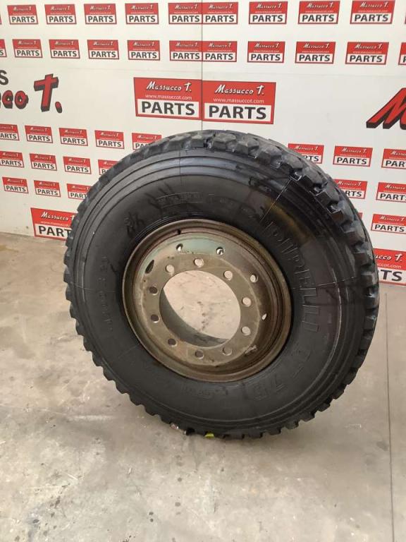 Pneu avec jantes pour Iveco 260/330 F35 Photo 1