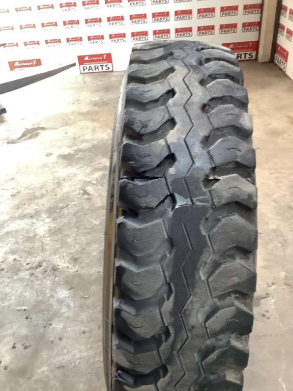 Pneu avec jantes pour Iveco 260/330 F35 Photo 3