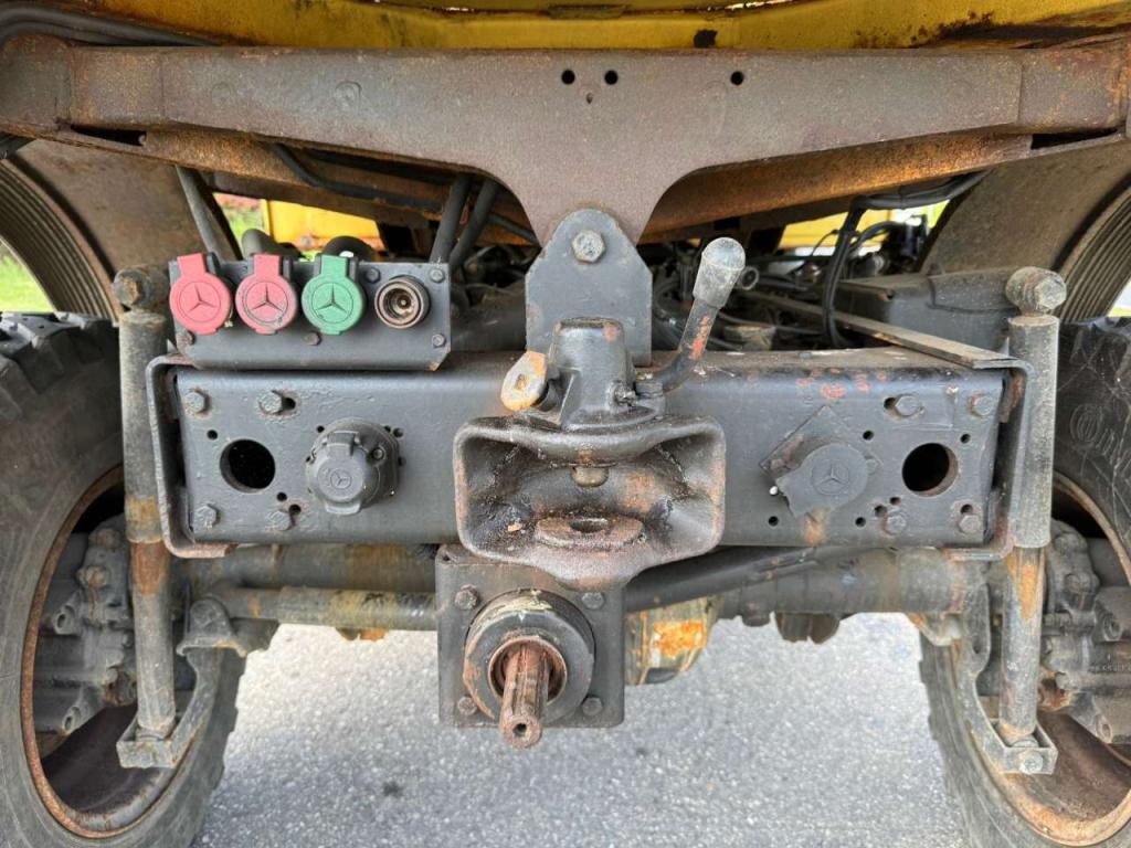 Mercedes-Benz Unimog U140 Photo 16