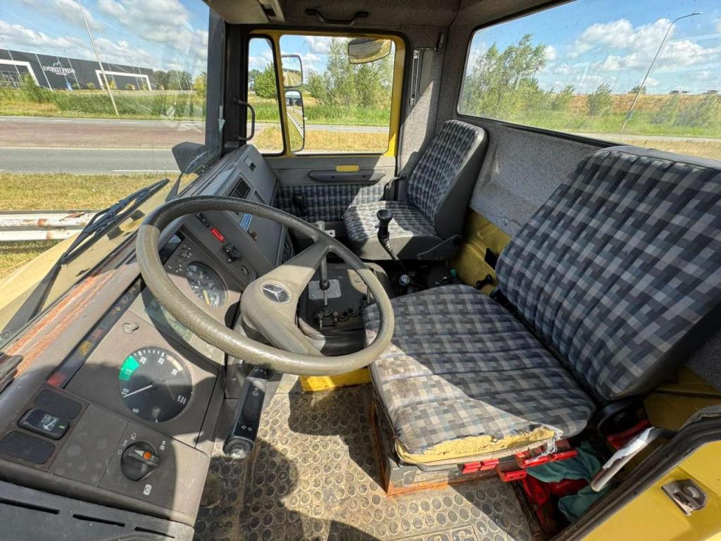 Mercedes-Benz Unimog U140 Photo 22