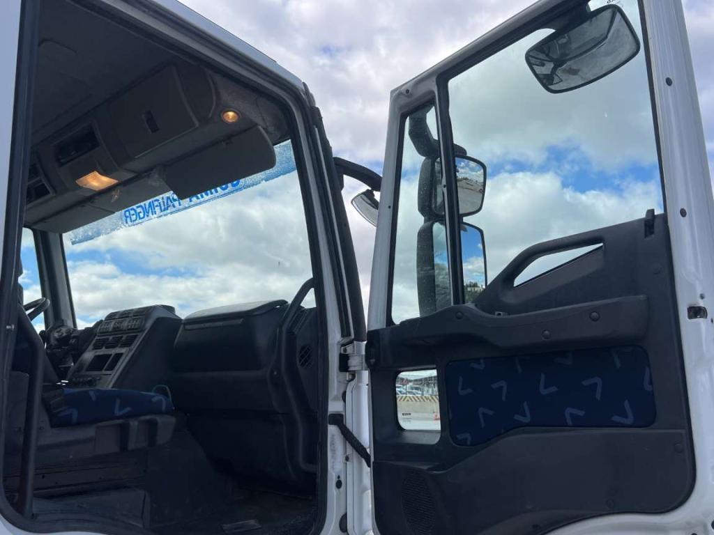 Iveco STRALIS 260S45 Photo 2