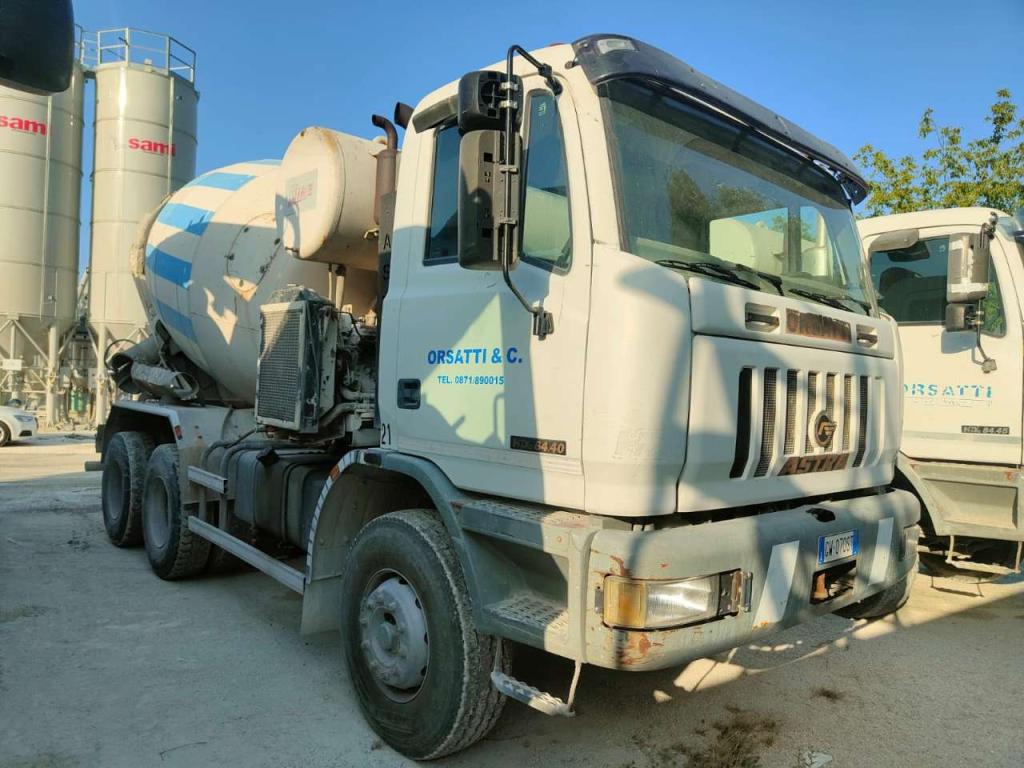 Astra HD7 64.40 BETONIERA 3 ASSI Photo 1