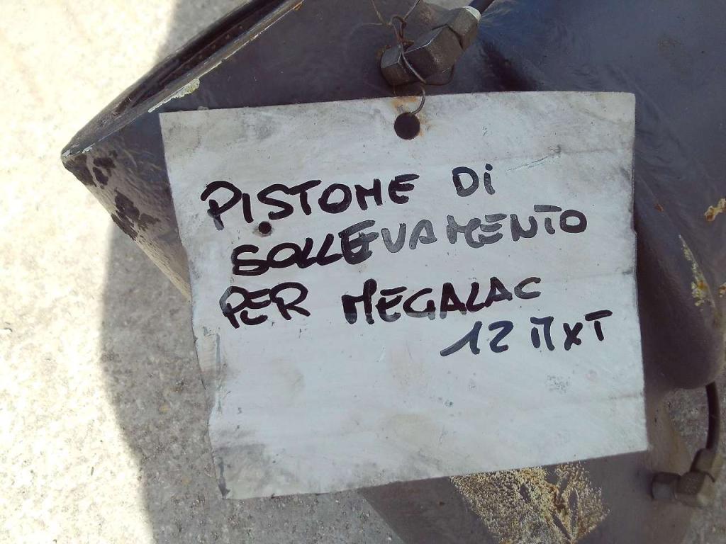 Piston de levage pour Mecalac 12MXT Photo 4