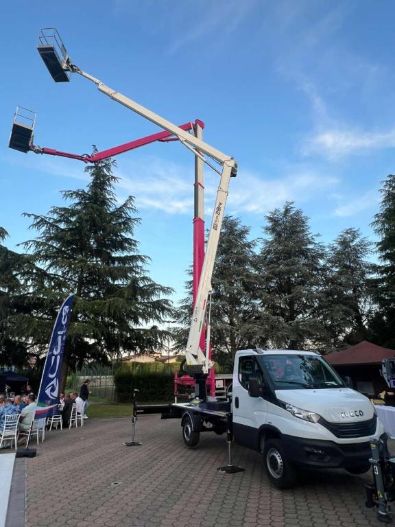 Cela Truck DT28 FE Photo 11