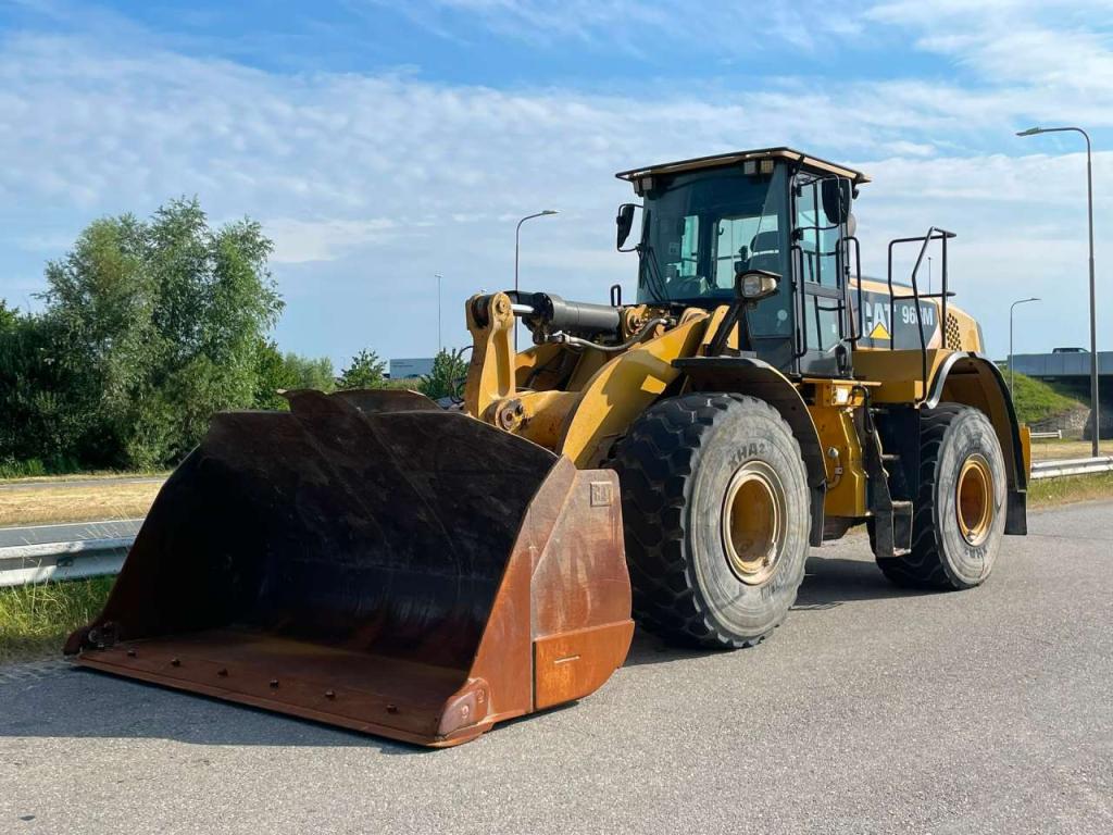 Caterpillar 966M Photo 2