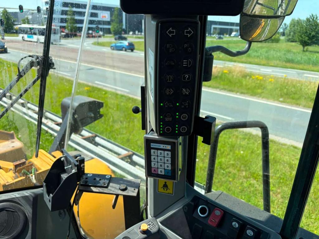 Caterpillar 966M Photo 23