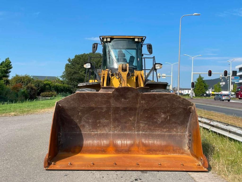 Caterpillar 966M Photo 8